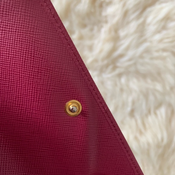 🦋Prada🦋 Saffiano Leather Wallet - Picture 14 of 16